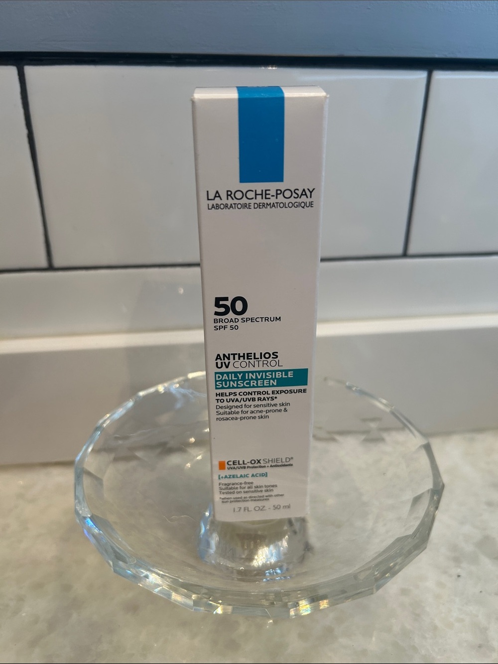LA Roche-Posay Anthelios Daily Invisible Sunscreen SPF 50 - White